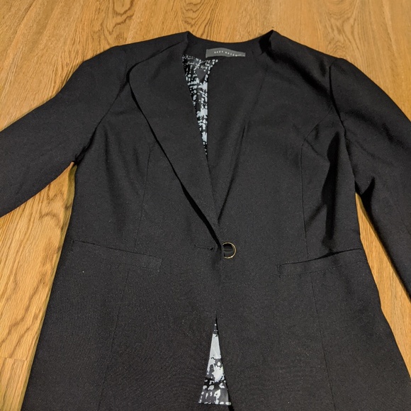 Pretty black blazer - Picture 2 of 4